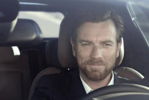 Ewan McGregor alla guida di una Citroen DS5