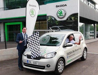 Donato Bochicchio, direttore di ŠKODA Italia, e Mr. Gerhard Plattner alla partenza dello ŠKODA Citigo - CNG Tour 2013