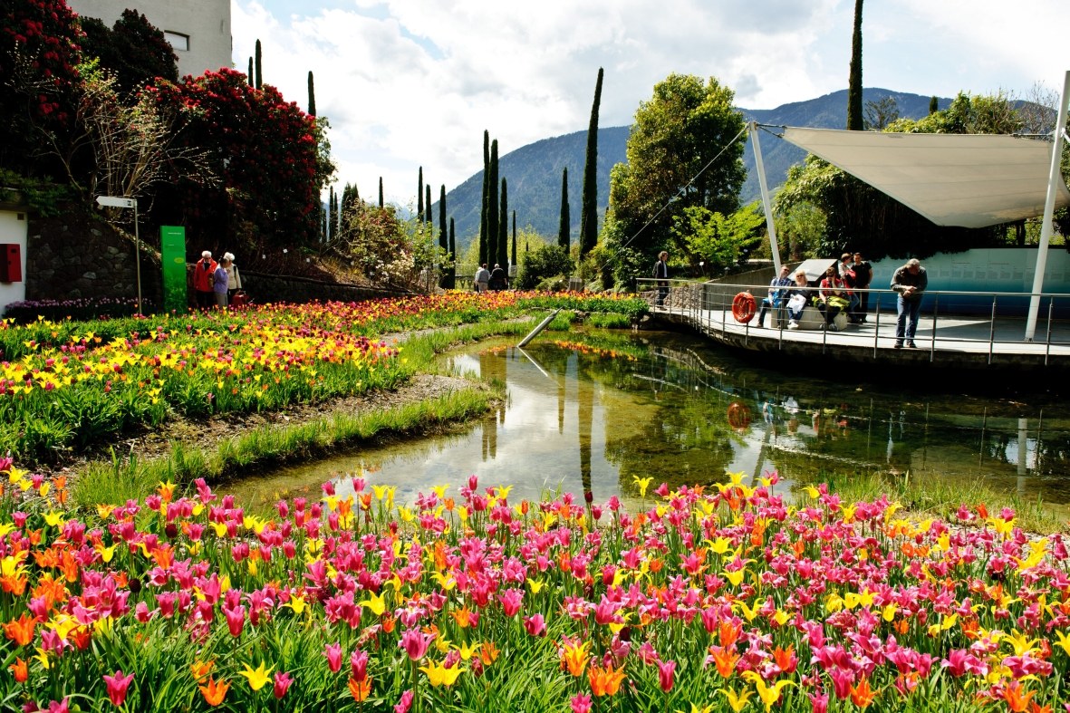 12 sculture tra i fiori dei Giardini di Sissi