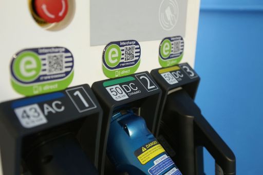 Veicoli elettrici, Inaugurata la prima colonnina fast charge di Milano