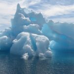 Antartide. Due grandi icebergs dal distacco della piattaforma di ghiaccio del Nansen